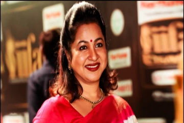 அச்சு அசல் ராதிகாவை போல இருக்கும் அவரின் அம்மாவை பார்த்ததுண்டா? வைரலாகும் புகைப்படங்கள்