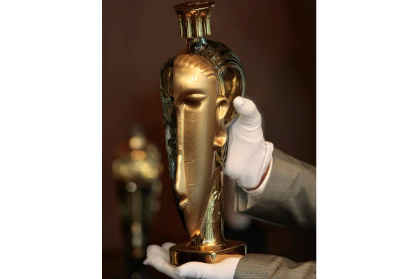 உலகிலேயே விலை உயர்ந்த குடிநீர் பாட்டில்... இத்தனை லட்சமா?  ஷாக்காகிடாதீங்க! ஏன் இவ்வளவு விலை தெரியுமா? | Rs 44 Lakh Worlds Most Expensive Bottle Water