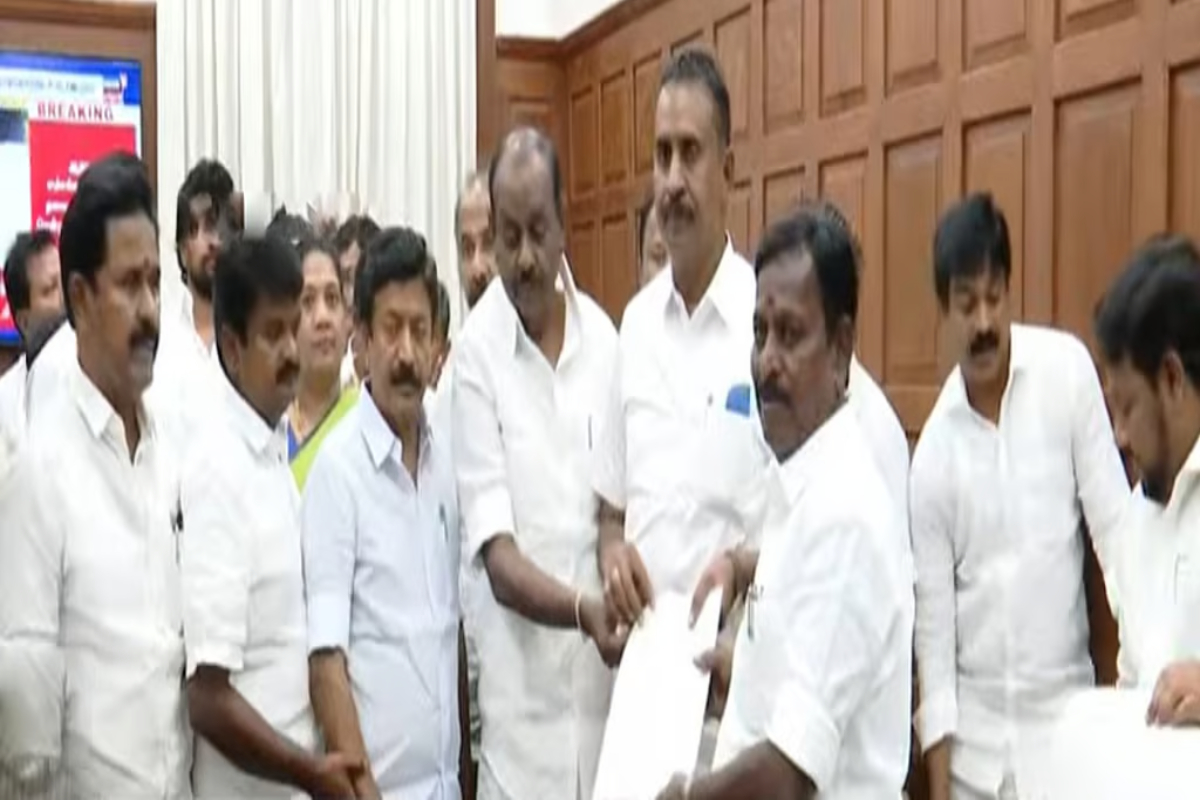 இரண்டாக உடைந்தது அதிமுக : விஜய்க்கு பெருகப்போகும் ஆதரவு | Aiadmk Splits Into Two Factions
