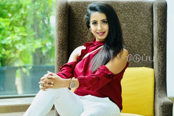 படப்பிடிப்பில் ஹீரோ அதை பிடித்து, வலிக்கிறது சொன்னேன் ஆனால்.. பிரபல நடிகை பரபரப்பு! | Actress About Her Shooting Spot Details