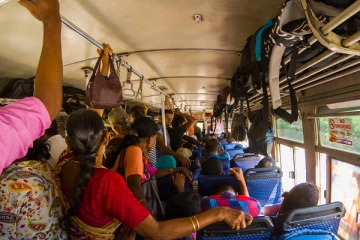 தான் பயணித்த பேருந்தால் பலியான பெண்; வீதியை கடக்கையில் நேர்ந்த சோகம்