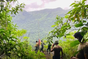 අයගමදී අතුරුදන් වූ පුද්ගලයා ප්‍රපාතයකට වැටී මියගොස් - සිරුර ගොඩගැනීමට කමාන්ඩෝ භටයින් කඹ ආධාරයෙන් ප්‍රපාතයට