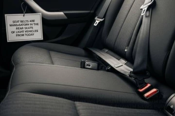 සැහැල්ලු‍ වාහනවල පසුපස ආසනවලටත් ආසනපටි පැලදීම අද සිට අනිවාර්යයි