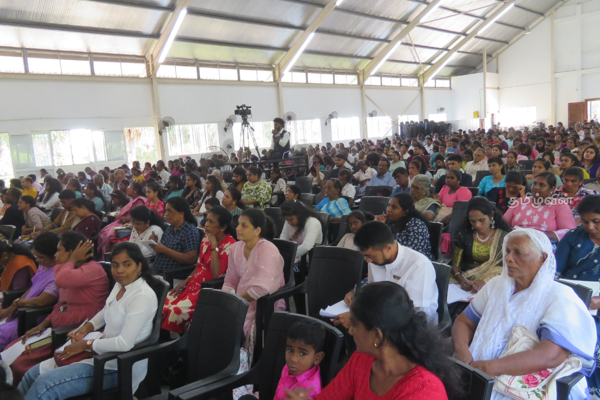 பலத்த பாதுகாப்புக்கு மத்தியில் சீயோன் தேவாலயத்தில் உயிர்த்த ஞாயிறு விசேட ஆராதனை | Easter Sunday Service Security At Zion Church பலத்த பாதுகாப்புக்கு மத்தியில் சீயோன் தேவாலயத்தில் உயிர்த்த ஞாயிறு விசேட ஆராதனை | Easter Sunday Service Security At Zion Church