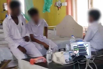 සිසු ගැටුමක් උත්සන්න වී සිසුවෙක් තියුණු ආයුධයකින් තවත් පස්දෙනෙකුට පහර දෙයි - සිසුන් 5ක් රෝහලට
