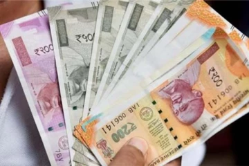 மாணவர்களின் வங்கிக் கணக்கில் 900 கோடியா? ஆச்சரியத்தில் பெற்றோர்