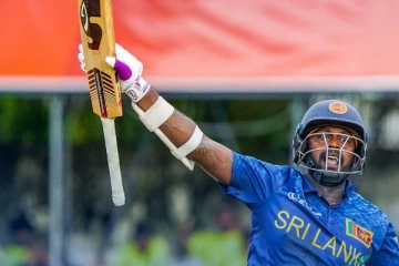 இறுதிவரை போராடி சதம் விளாசிய இலங்கை வீரர்!