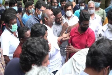 விபத்தில் உயிரிழந்த மகன்களின் உடல்களை பார்த்து கதறி அழுத பெற்றோர்