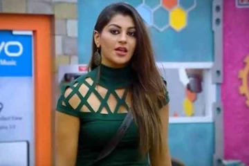 படு மோசமான உடை அணிந்து பிக்பாஸ் புகழ் யாஷிகா வெளியிட்ட போட்டோ- இதுல இது வேறவா?