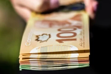 கொரோனா நாட்களில் சராசரியாக  கனேடியர் ஒருவரின் சேமிப்பு எவ்வளவு?