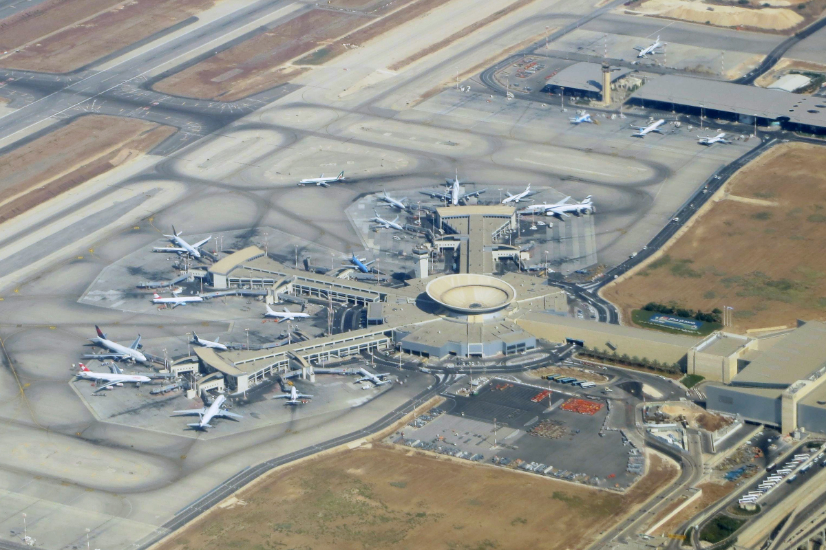 ஈரானுக்கு சிறிதும் அஞ்சாமல் இஸ்ரேல் செய்யும் காரியம்! பணயம் வைக்கப்படும் உயிர்கள் | Israel To Reopening Its Main Airport ஈரானுக்கு சிறிதும் அஞ்சாமல் இஸ்ரேல் செய்யும் காரியம்! பணயம் வைக்கப்படும் உயிர்கள் | Israel To Reopening Its Main Airport