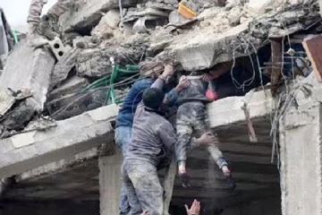 நிலநடுக்கத்தில் சிக்கிய சிறுவன் 2 நாட்களுக்கு பின் உயிருடன் மீட்பு!