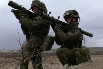 ரஷ்யாவால் அதிகரிக்கும் பதட்டம்..உக்ரைனுக்கு ஆயுதங்கள் அனுப்ப பிரபல ஐரோப்பிய நாடு முடிவு!