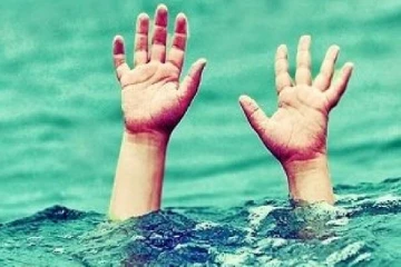 මිතුරා දියට වැටුණු විට මාරු වී ගිය මිතුරු කැල..