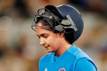 அவுட் ஆனதால் ஆவேசம்; ஹர்மன்பிரீத் சஸ்பெண்டு