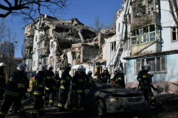 உக்ரைனில் குடிருப்பு கட்டிடங்கள் மீது குண்டு வீசி தாக்குதல் நடத்திய ரஷ்யா!