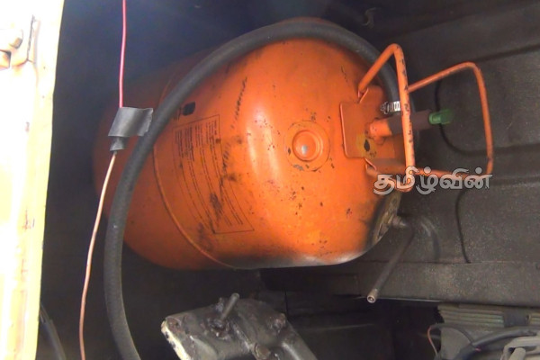 ஹட்டனில் பொலிஸார் தீவிர சோதனை: சாரதிகளுக்கு விடுக்கப்பட்ட எச்சரிக்கை | Police Conduct Intensive Search In Hatton