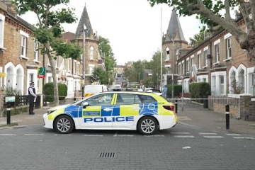 லண்டன் Battersea இல் 17 வயது சிறுவன் கொலை; பதின்மவயது சிறுவர்கள் மூவர் கைது