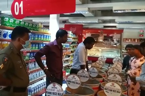 யாழில் பாவனையாளர் அலுவல்கள் அதிகார சபையினரால் விசேட சோதனை நடவடிக்கை முன்னெடுப்பு (Photos) | Special Operation Consumer Authority In Jaffna
