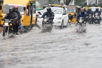 தமிழகத்தில் 5 நாட்களுக்கு கனமழை தொடரும் - மக்களே உஷார்..!
