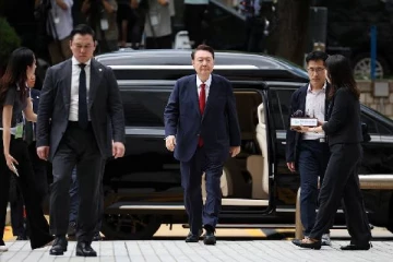 கைதாணை வெளியிட்ட நீதிமன்றம்... சரணடைந்த பிரபல நாட்டின் முன்னாள் ஜனாதிபதி