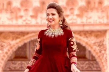 தலைமுடி கட் செய்து வேறொரு லுக்கில் தொகுப்பாளினி டிடி- செம வைரல் லுக்