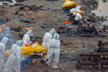 மருத்துவமனைகளில் இடமில்லை... குவியும் சடலங்கள்: ஸ்தம்பித்துப்போன குட்டி நாடு