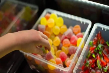 யாழ்ப்பாணத்தில் வெளிநாட்டு சொக்கலேட் விற்பனை செய்தவருக்கு நேர்ந்த கதி!