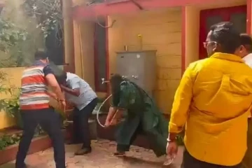 எல்கேஜி சிறுமிக்கு தொல்லை.. தர்ம அடி வாங்கிய டிரைவர்! நடந்தது என்ன?