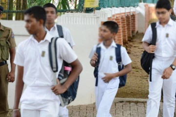 පාසල් ක්ෂේත්‍රයම අනතුරේ - පොලීසිය මැදිහත්ව පාසල් සිසුන්ට දැනුවත් කිරීමක්