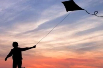 யாழில் பட்டம் விட்டு விளையாடிக் கொண்டிருந்த 7 வயது சிறுவனுக்கு நேர்ந்த கதி