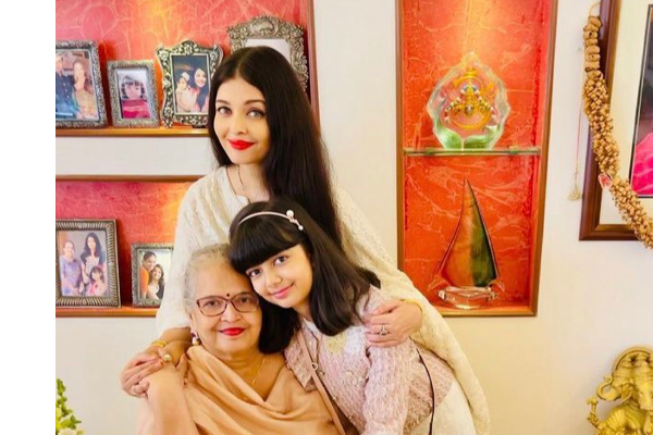 பாலிவுட் நடிகை ஐஸ்வர்யா ராய்யின் அம்மாவை பார்த்துள்ளீர்களா - 3 தலைமுறை எடுத்த ஒரே புகைப்படம் | Aishwarya Rai With Her Mom And Daughter பாலிவுட் நடிகை ஐஸ்வர்யா ராய்யின் அம்மாவை பார்த்துள்ளீர்களா - 3 தலைமுறை எடுத்த ஒரே புகைப்படம் | Aishwarya Rai With Her Mom And Daughter