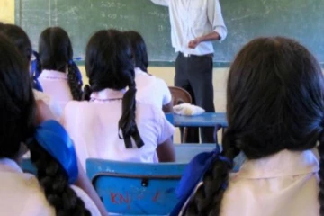 முல்லைத்தீவில் ஆசிரியர் ஒருவரை தொலைபேசி ஊடாக அச்சுறுத்திய மாணவர்கள்!