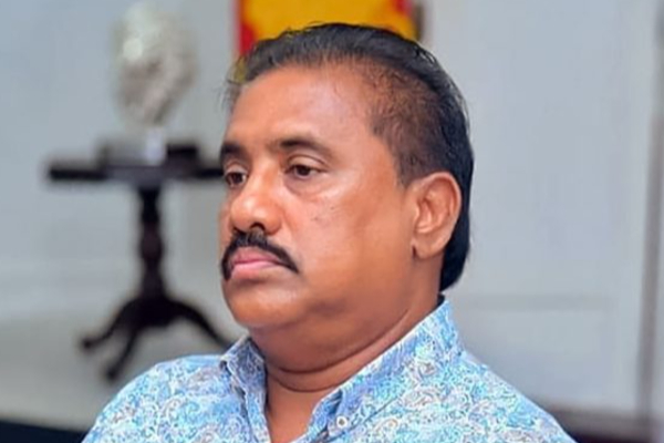 நாடாளுமன்ற உறுப்பினரின் மகள் காவல்துறையில் சரண் | Rohitha Daughter Surrenders Illegally Vehicle Case
