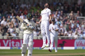 சொந்த மண்ணில் 100 டெஸ்ட்! 40 வயதில் மிரட்டல் சாதனை படைத்த வீரர்