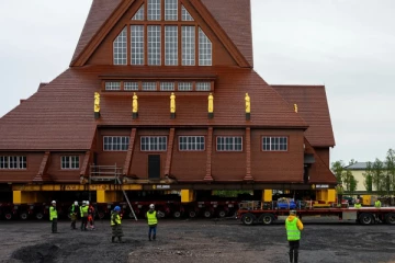 113 ஆண்டு பழமையான தேவாலயத்தை இடம் மாற்றும் சுவீடன்