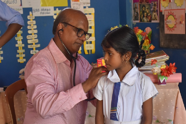வெளிநாட்டுவாழ் இலங்கை மருத்துவரின் மனிதாபிமானம்! | Humanitarianism A Sri Lankan Doctor Living Abroad