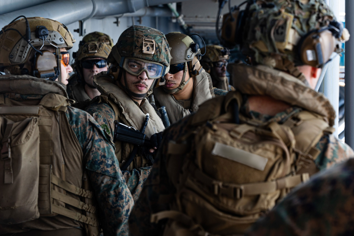 சர்வதேசத்தை மிரளவைக்கும் படைக்குவிப்பு! 23 வருடங்களில் அமெரிக்காவின் அதிரவைக்கும் நகர்வு | Ground War On Us Rushes 57 000 Troops Iran Crisis