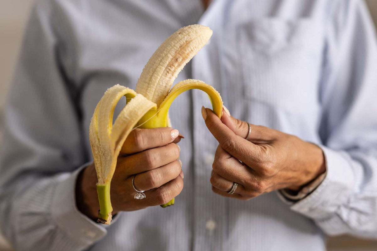 நீங்களும் வெறும் வயிற்றில் வாழைப்பழம் சாப்பிடுவதுண்டா? | Benefits Of Eating A Banana On An Empty Stomach