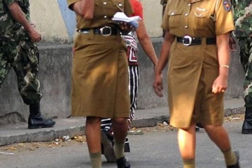 பெண் பொலிஸ் அதிகாரி இருவரை தகாத வார்த்தையில் பேசிய வர்த்தகருக்கு நேர்ந்த கதி!