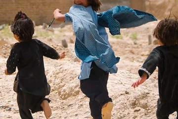 வெடிக்காத குண்டுகளுக்கு இரையான 700 ஆப்கான் சிறுவர்கள்: யுனிசெப் அமைப்பு தகவல்!