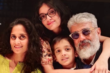 மனைவி மகளுடன் பேருந்தில் பயணம் செய்த அஜித்.. அழகிய குடும்ப புகைப்படம்