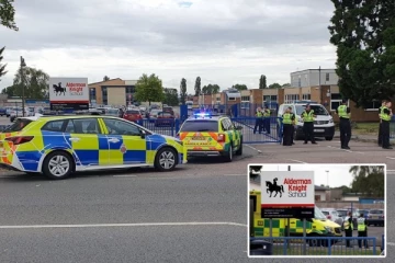 பிரித்தானியாவில் ஆசிரியரை கத்தியால் குத்திய மாணவன்: பள்ளியை பூட்டிய பொலிஸார்