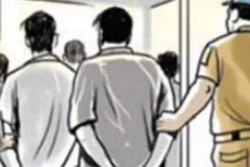 පස්ස පැත්තේ රත්රන් හංගා පනින්න හැදූ ඉන්දියානුවන්ට සිදු වූ දේ..