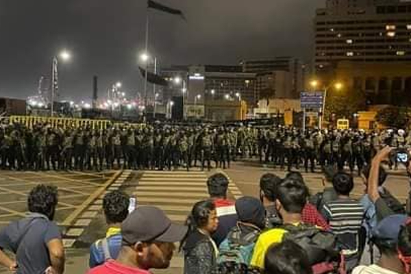 செய்தி சேகரிக்கச் சென்ற ஊடகவியலாளரை தகாத வார்த்தைகளால் பேசிய காவல்துறை அதிகாரி! - ஐபிசி தமிழ்