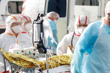 ஒரே நாளில் 208 பேர் உயிரிழப்பு: பிரான்ஸில் தீவிரமடையும் கொரோனா!