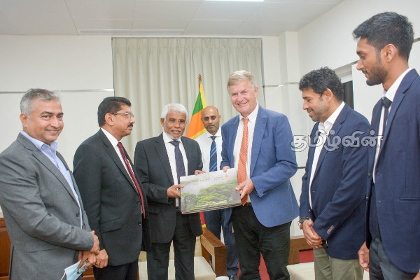 எரிக் சொல்ஹெய்மிற்கும் சுற்றாடல் அமைச்சருக்கும் இடையில் முக்கிய சந்திப்பு (Photos) | Ministry Of Environment Sri Lanka Erik Solheim எரிக் சொல்ஹெய்மிற்கும் சுற்றாடல் அமைச்சருக்கும் இடையில் முக்கிய சந்திப்பு (Photos) | Ministry Of Environment Sri Lanka Erik Solheim