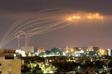 வெடித்த போர்? இஸ்ரேல் - ஈரானின் ஏவுகணைகளை வீழ்த்தும் 3வது நாடு