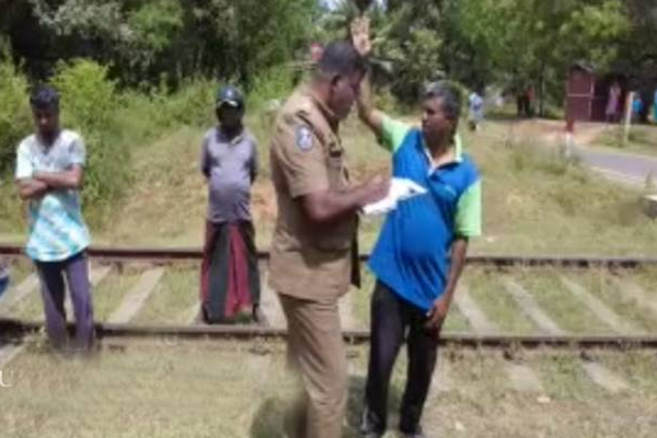 திருகோணமலையில் ரயில் மோதி படுகாயமடைந்த நபர் வைத்தியசாலையில்! | Trincomalee Train Hit Person Injured In Hospital
