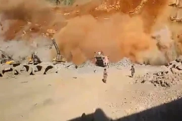 கல்குவாரி இடிந்து விழுந்ததில் 8 தொழிலாளர்களுக்கு நேர்ந்த பரிதாபம்!